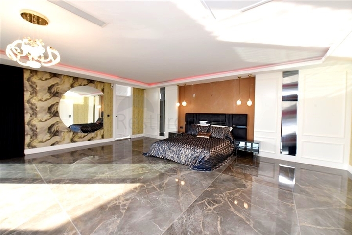 للباحثين عن التميز والفخامة - فيلا قيد الانشاء بموقع ومواصفات عالية - في كارجي جاك / الانيا 