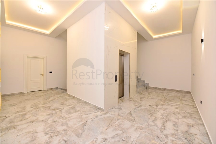 للباحثين عن التميز والفخامة - فيلا قيد الانشاء بموقع ومواصفات عالية - في كارجي جاك / الانيا 