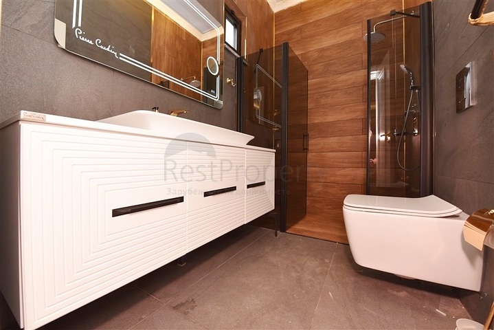 للباحثين عن التميز والفخامة - فيلا قيد الانشاء بموقع ومواصفات عالية - في كارجي جاك / الانيا 