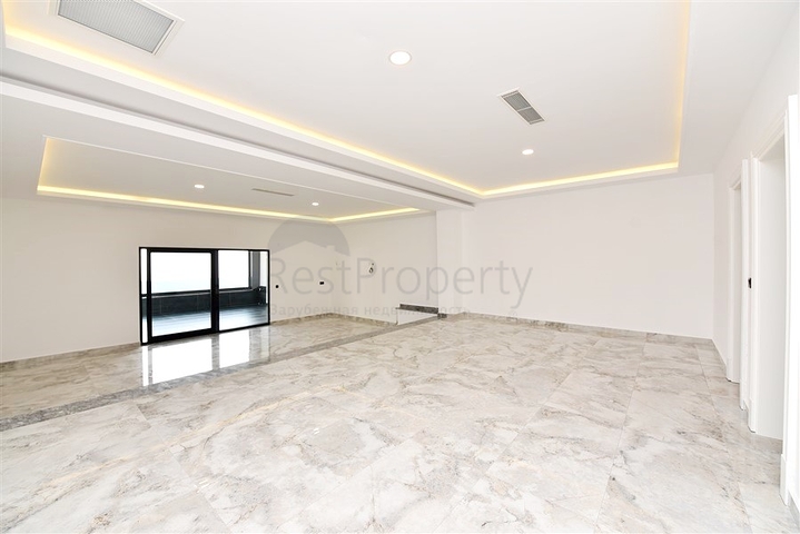 للباحثين عن التميز والفخامة - فيلا قيد الانشاء بموقع ومواصفات عالية - في كارجي جاك / الانيا 