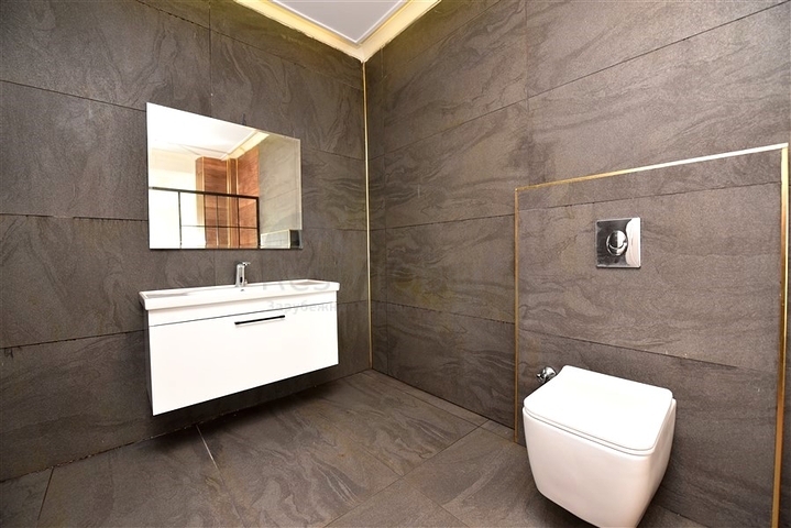 للباحثين عن التميز والفخامة - فيلا قيد الانشاء بموقع ومواصفات عالية - في كارجي جاك / الانيا 