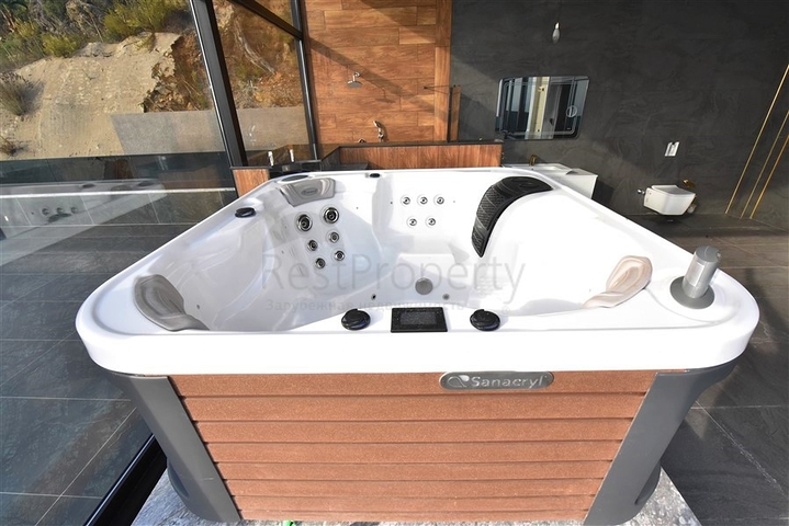 للباحثين عن التميز والفخامة - فيلا قيد الانشاء بموقع ومواصفات عالية - في كارجي جاك / الانيا 