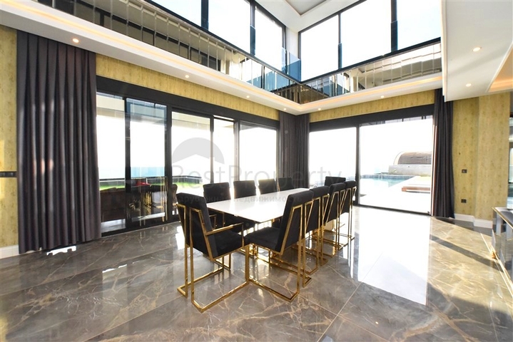 للباحثين عن التميز والفخامة - فيلا قيد الانشاء بموقع ومواصفات عالية - في كارجي جاك / الانيا 