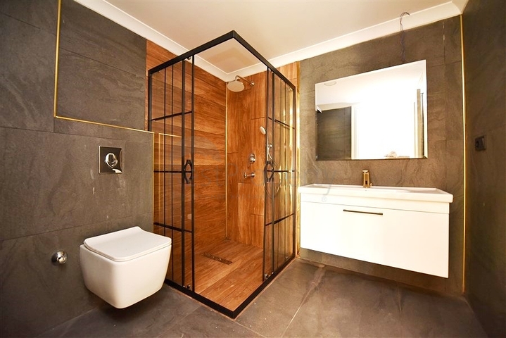 للباحثين عن التميز والفخامة - فيلا قيد الانشاء بموقع ومواصفات عالية - في كارجي جاك / الانيا 