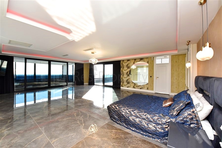 للباحثين عن التميز والفخامة - فيلا قيد الانشاء بموقع ومواصفات عالية - في كارجي جاك / الانيا 