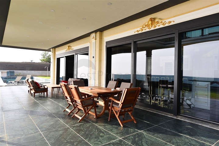 للباحثين عن التميز والفخامة - فيلا قيد الانشاء بموقع ومواصفات عالية - في كارجي جاك / الانيا 