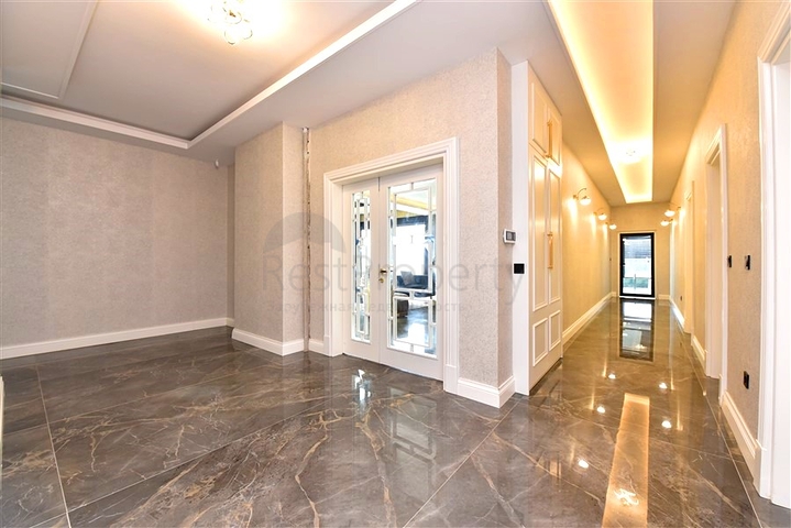 للباحثين عن التميز والفخامة - فيلا قيد الانشاء بموقع ومواصفات عالية - في كارجي جاك / الانيا 