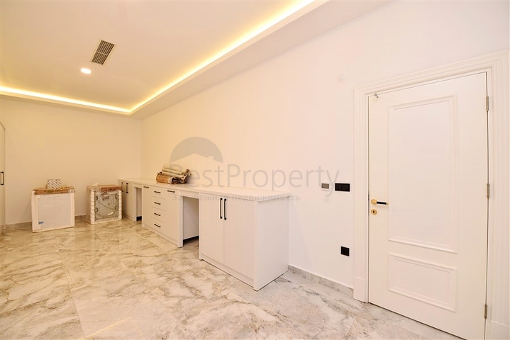 للباحثين عن التميز والفخامة - فيلا قيد الانشاء بموقع ومواصفات عالية - في كارجي جاك / الانيا 