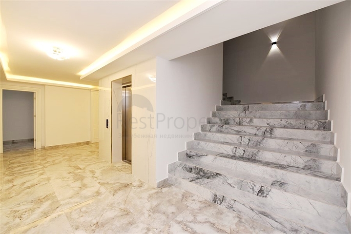 للباحثين عن التميز والفخامة - فيلا قيد الانشاء بموقع ومواصفات عالية - في كارجي جاك / الانيا 