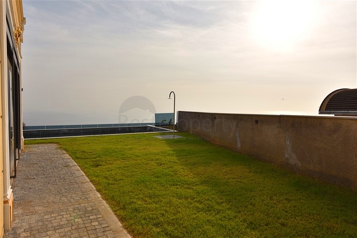 للباحثين عن التميز والفخامة - فيلا قيد الانشاء بموقع ومواصفات عالية - في كارجي جاك / الانيا 