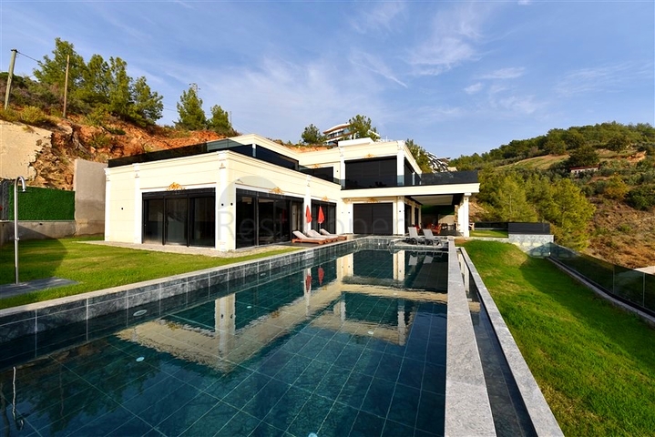 للباحثين عن التميز والفخامة - فيلا قيد الانشاء بموقع ومواصفات عالية - في كارجي جاك / الانيا 