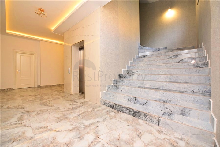 للباحثين عن التميز والفخامة - فيلا قيد الانشاء بموقع ومواصفات عالية - في كارجي جاك / الانيا 