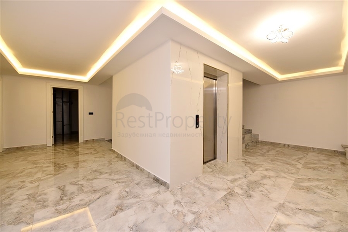 للباحثين عن التميز والفخامة - فيلا قيد الانشاء بموقع ومواصفات عالية - في كارجي جاك / الانيا 