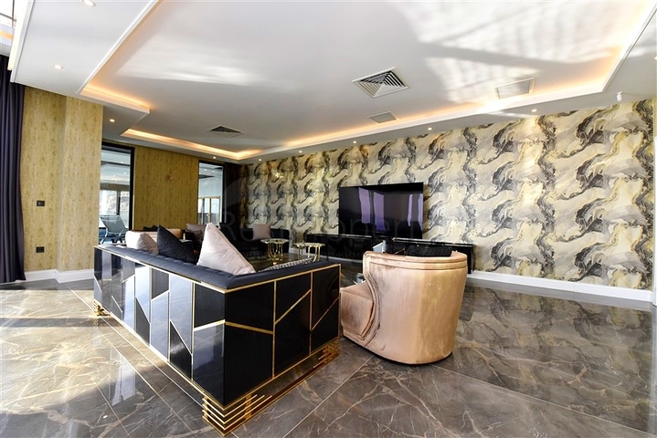 للباحثين عن التميز والفخامة - فيلا قيد الانشاء بموقع ومواصفات عالية - في كارجي جاك / الانيا 