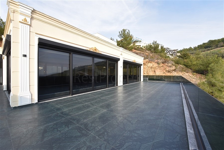 للباحثين عن التميز والفخامة - فيلا قيد الانشاء بموقع ومواصفات عالية - في كارجي جاك / الانيا 