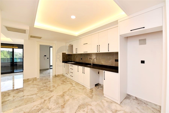 للباحثين عن التميز والفخامة - فيلا قيد الانشاء بموقع ومواصفات عالية - في كارجي جاك / الانيا 