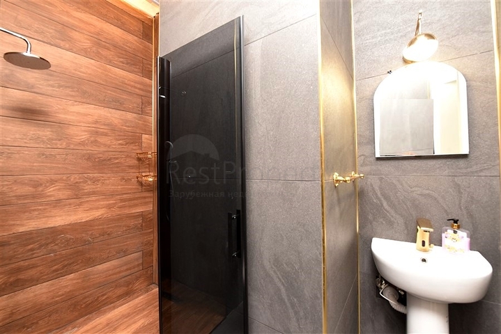 للباحثين عن التميز والفخامة - فيلا قيد الانشاء بموقع ومواصفات عالية - في كارجي جاك / الانيا 