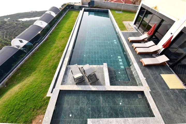 للباحثين عن التميز والفخامة - فيلا قيد الانشاء بموقع ومواصفات عالية - في كارجي جاك / الانيا 