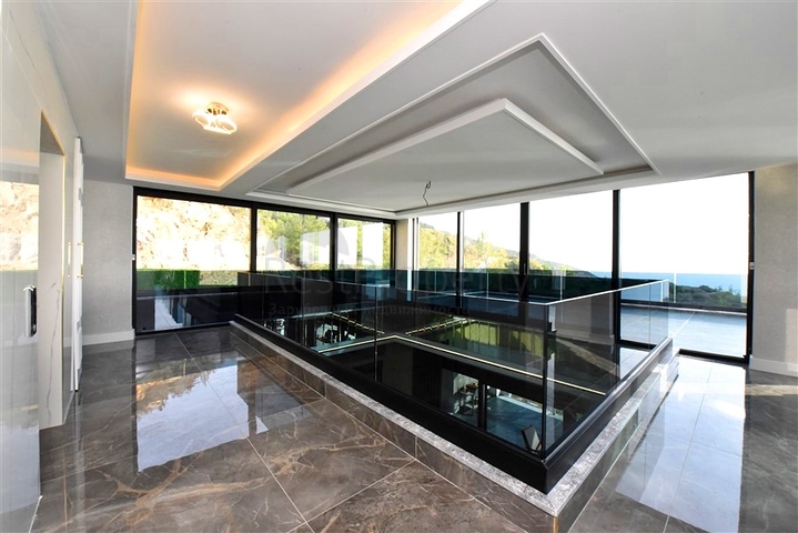 للباحثين عن التميز والفخامة - فيلا قيد الانشاء بموقع ومواصفات عالية - في كارجي جاك / الانيا 