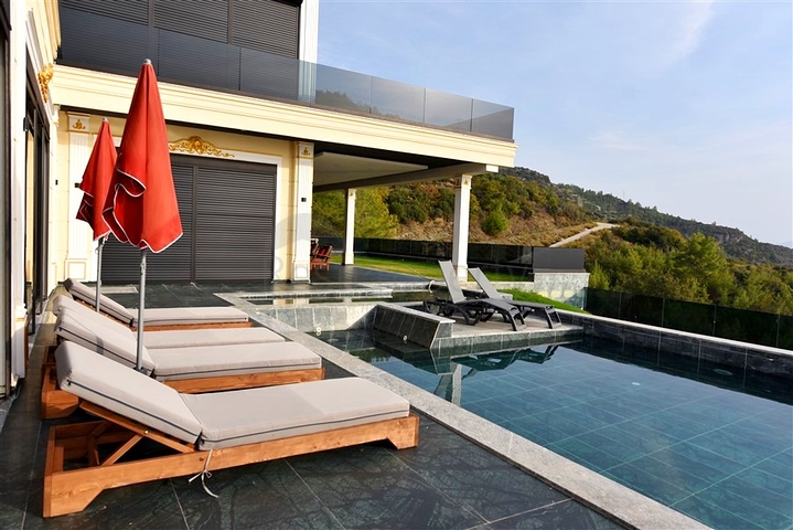 للباحثين عن التميز والفخامة - فيلا قيد الانشاء بموقع ومواصفات عالية - في كارجي جاك / الانيا 