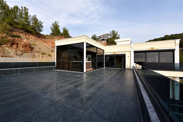 للباحثين عن التميز والفخامة - فيلا قيد الانشاء بموقع ومواصفات عالية - في كارجي جاك / الانيا 