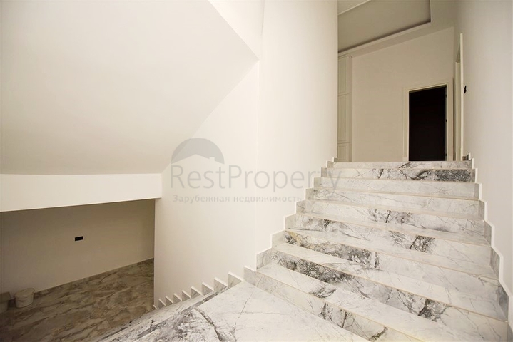 للباحثين عن التميز والفخامة - فيلا قيد الانشاء بموقع ومواصفات عالية - في كارجي جاك / الانيا 