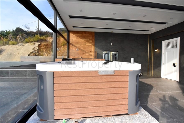 للباحثين عن التميز والفخامة - فيلا قيد الانشاء بموقع ومواصفات عالية - في كارجي جاك / الانيا 