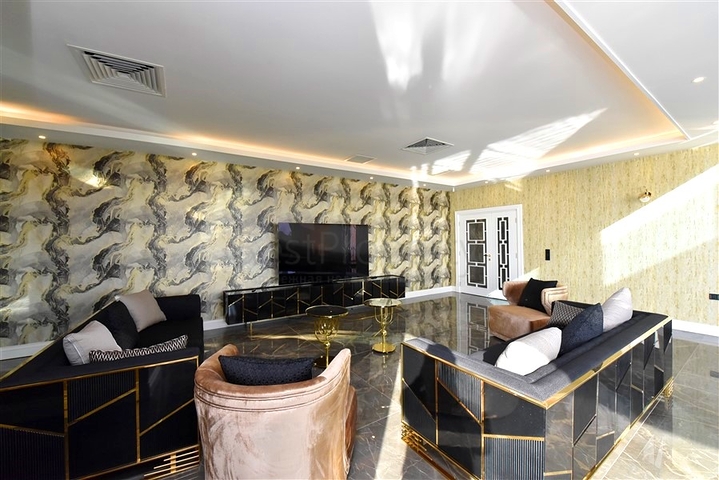 للباحثين عن التميز والفخامة - فيلا قيد الانشاء بموقع ومواصفات عالية - في كارجي جاك / الانيا 