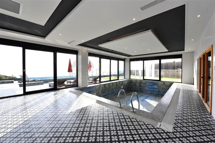 للباحثين عن التميز والفخامة - فيلا قيد الانشاء بموقع ومواصفات عالية - في كارجي جاك / الانيا 