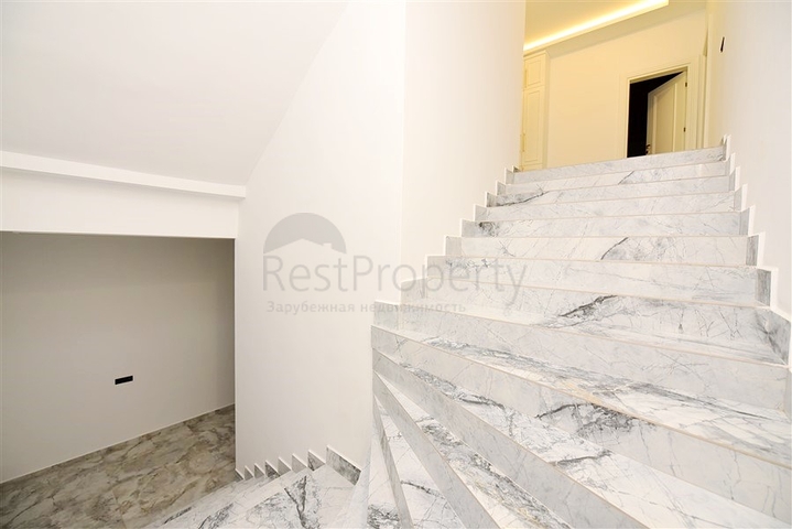 للباحثين عن التميز والفخامة - فيلا قيد الانشاء بموقع ومواصفات عالية - في كارجي جاك / الانيا 