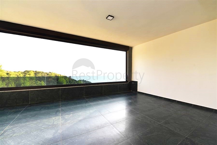 للباحثين عن التميز والفخامة - فيلا قيد الانشاء بموقع ومواصفات عالية - في كارجي جاك / الانيا 