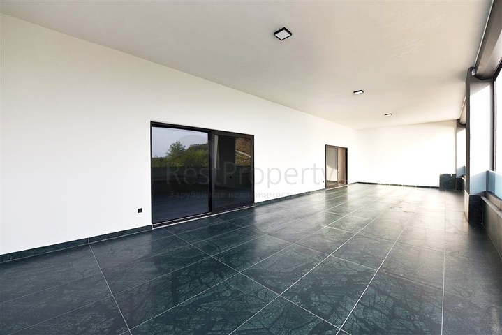 للباحثين عن التميز والفخامة - فيلا قيد الانشاء بموقع ومواصفات عالية - في كارجي جاك / الانيا 