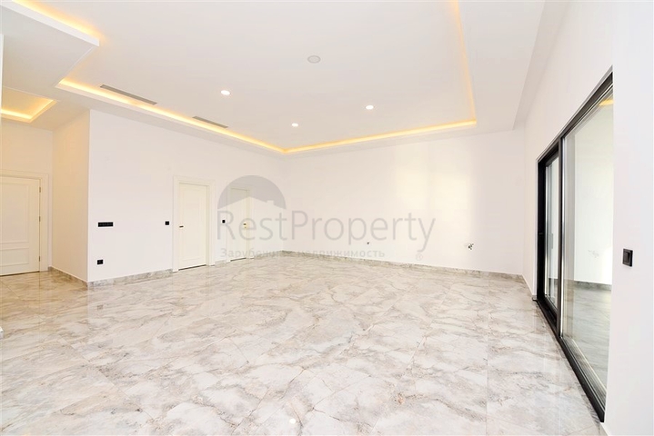 للباحثين عن التميز والفخامة - فيلا قيد الانشاء بموقع ومواصفات عالية - في كارجي جاك / الانيا 