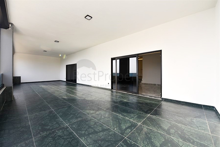 للباحثين عن التميز والفخامة - فيلا قيد الانشاء بموقع ومواصفات عالية - في كارجي جاك / الانيا 