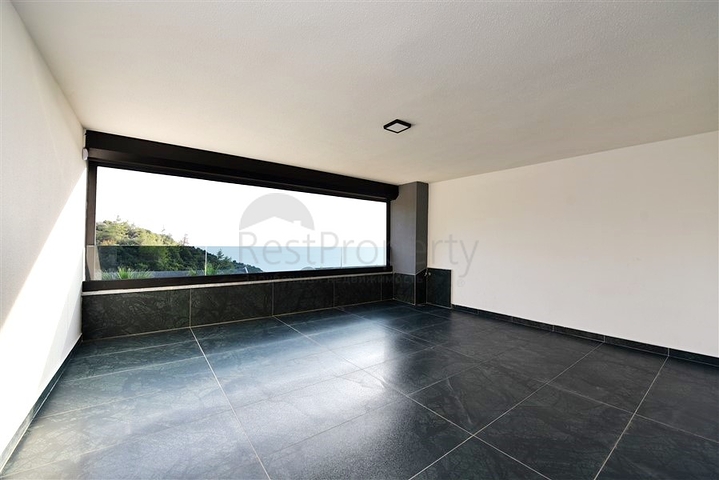 للباحثين عن التميز والفخامة - فيلا قيد الانشاء بموقع ومواصفات عالية - في كارجي جاك / الانيا 