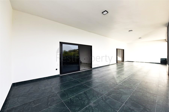 للباحثين عن التميز والفخامة - فيلا قيد الانشاء بموقع ومواصفات عالية - في كارجي جاك / الانيا 