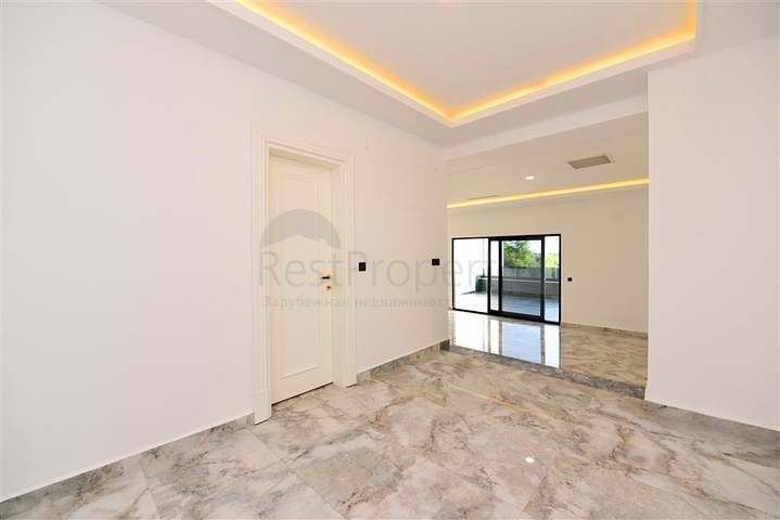 للباحثين عن التميز والفخامة - فيلا قيد الانشاء بموقع ومواصفات عالية - في كارجي جاك / الانيا 