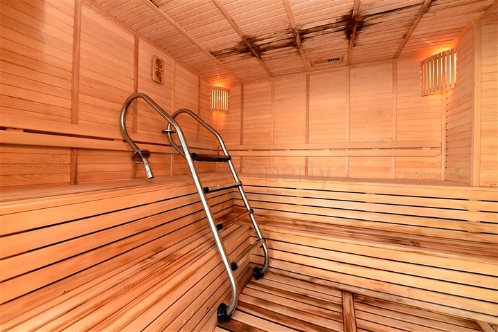 للباحثين عن التميز والفخامة - فيلا قيد الانشاء بموقع ومواصفات عالية - في كارجي جاك / الانيا 