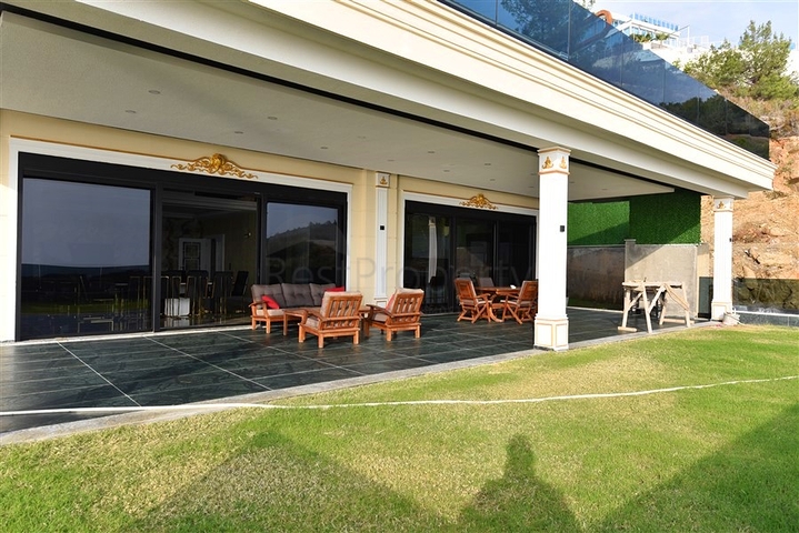 للباحثين عن التميز والفخامة - فيلا قيد الانشاء بموقع ومواصفات عالية - في كارجي جاك / الانيا 