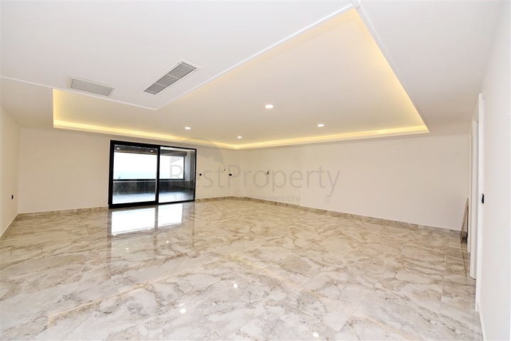 للباحثين عن التميز والفخامة - فيلا قيد الانشاء بموقع ومواصفات عالية - في كارجي جاك / الانيا 