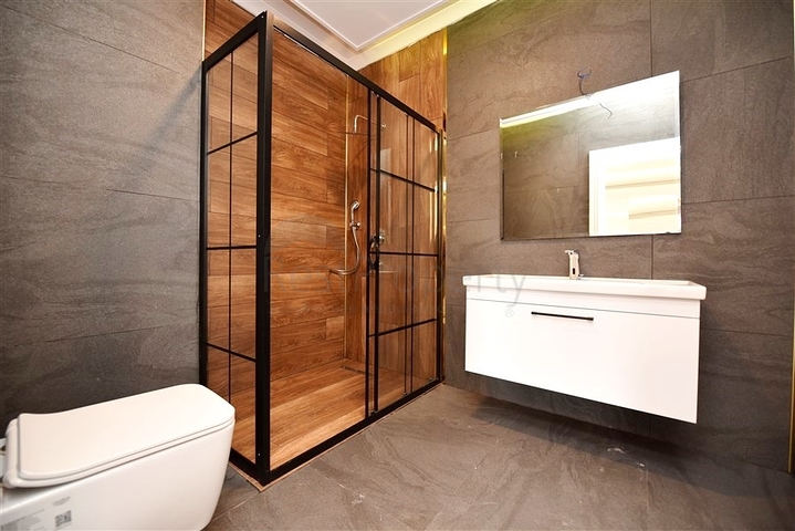 للباحثين عن التميز والفخامة - فيلا قيد الانشاء بموقع ومواصفات عالية - في كارجي جاك / الانيا 