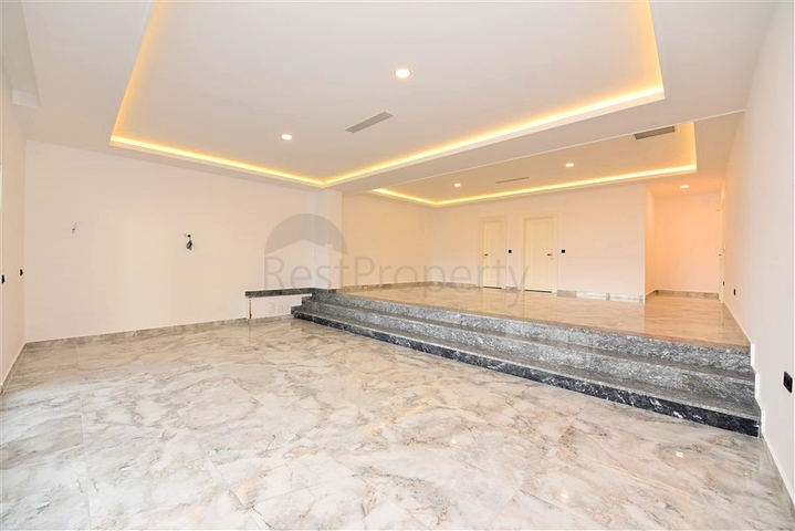 للباحثين عن التميز والفخامة - فيلا قيد الانشاء بموقع ومواصفات عالية - في كارجي جاك / الانيا 