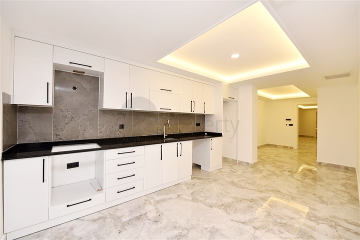 للباحثين عن التميز والفخامة - فيلا قيد الانشاء بموقع ومواصفات عالية - في كارجي جاك / الانيا 