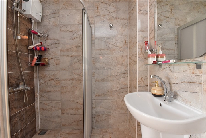 شقة غرفتين وصالة - مطبخ منفصل - بناء جديد -في منطقة اكورجلار  / الانيا 