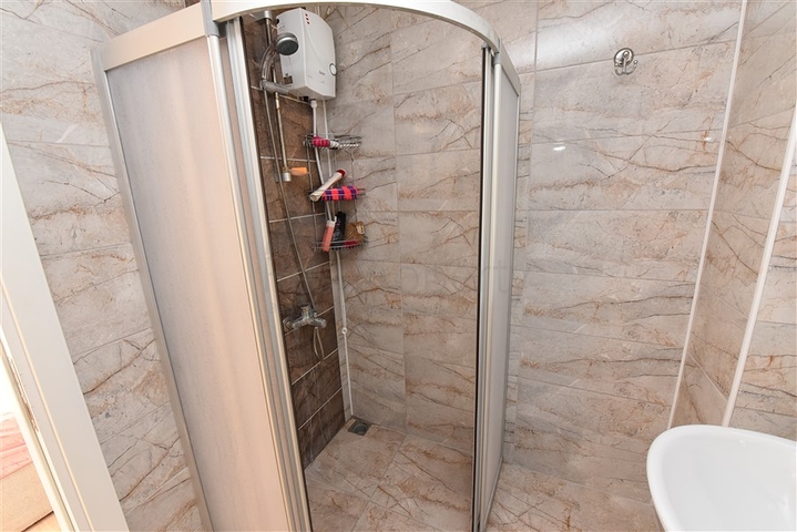 شقة غرفتين وصالة - مطبخ منفصل - بناء جديد -في منطقة اكورجلار  / الانيا 