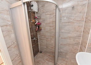 شقة غرفتين وصالة - مطبخ منفصل - بناء جديد -في منطقة اكورجلار  / الانيا 