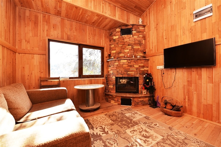 منزل خشبي مميز بين احضان الطبيعة - مع ارض زراعية مساحة 4 دونم ونصف -في ديمرتاش / الانيا 