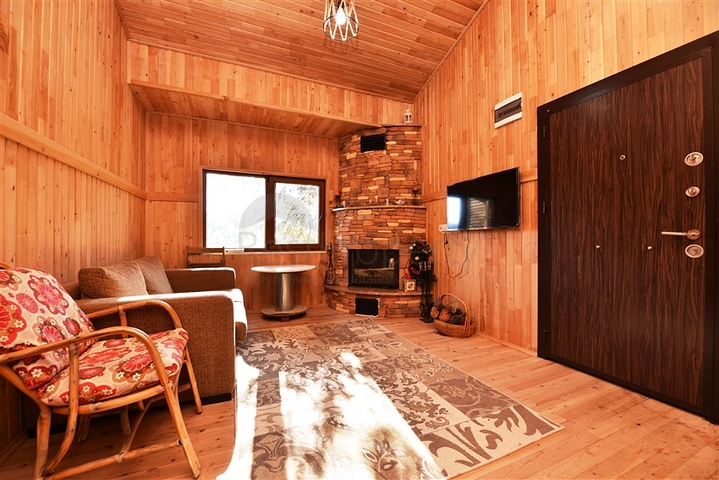 منزل خشبي مميز بين احضان الطبيعة - مع ارض زراعية مساحة 4 دونم ونصف -في ديمرتاش / الانيا 