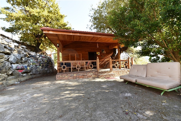 منزل خشبي مميز بين احضان الطبيعة - مع ارض زراعية مساحة 4 دونم ونصف -في ديمرتاش / الانيا 