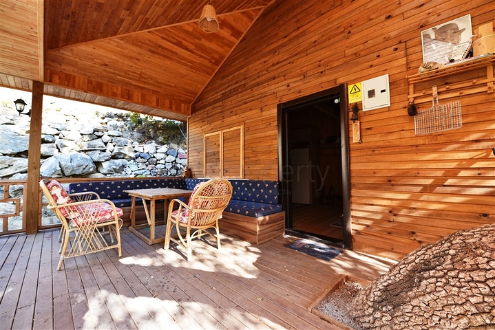 منزل خشبي مميز بين احضان الطبيعة - مع ارض زراعية مساحة 4 دونم ونصف -في ديمرتاش / الانيا 